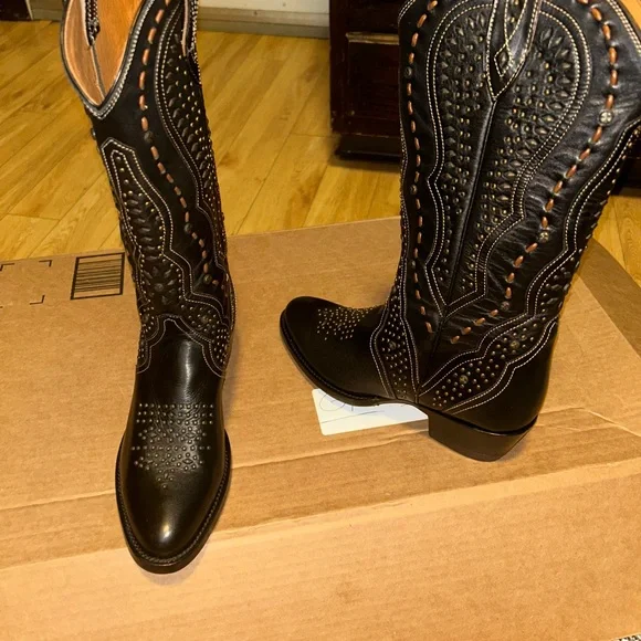 Beautiful,stunning Frye black boots with gorgeous studs on them zipper on side - Picture 10 of 10